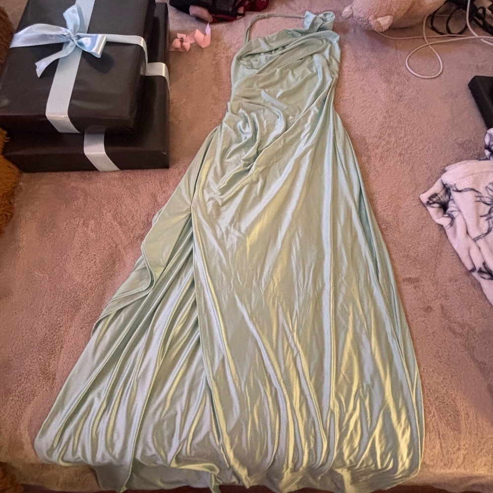 Elegant Mint Green Evening Gown
